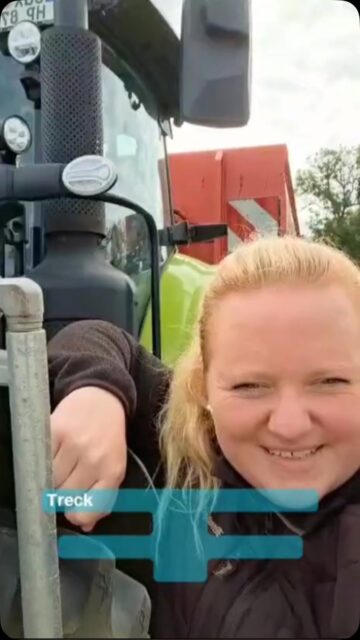 🙏 Vielen Dank, Hjördis Plate, für deine Unterstützung und dein tolles Unterstützervideo!

Darüber habe ich mich sehr gefreut. Hjördis kandidiert erstmals für den Stadtrat in Otterndorf, den Samtgemeinderat Land Hadeln und den Kreistag. Dafür wünsche ich ihr ganz viel Erfolg und drücke ihr fest die Daumen! 🍀

🌾 Besonders wichtig ist ihr die Vertretung der Interessen unserer Landwirtschaft in den politischen Gremien. Auch für mich ist die Landwirtschaft eine echte Herzensangelegenheit. Sie gehört zu unserer Region, prägt unsere Landschaft und ist ein wichtiger Teil unserer Wirtschaft und unserer Identität.

Ich freue mich deshalb sehr auf das gemeinsame Anpacken und auf ein gutes, vertrauensvolles Zusammenwirken in der Zukunft.

Gemeinsam für eine starke Zukunft unserer Region. AnpackenFürHadeln! 💪🌾

#AnpackenFürHadeln #MichaelMerz #LandHadeln #Landwirtschaft #Kommunalwahl2026